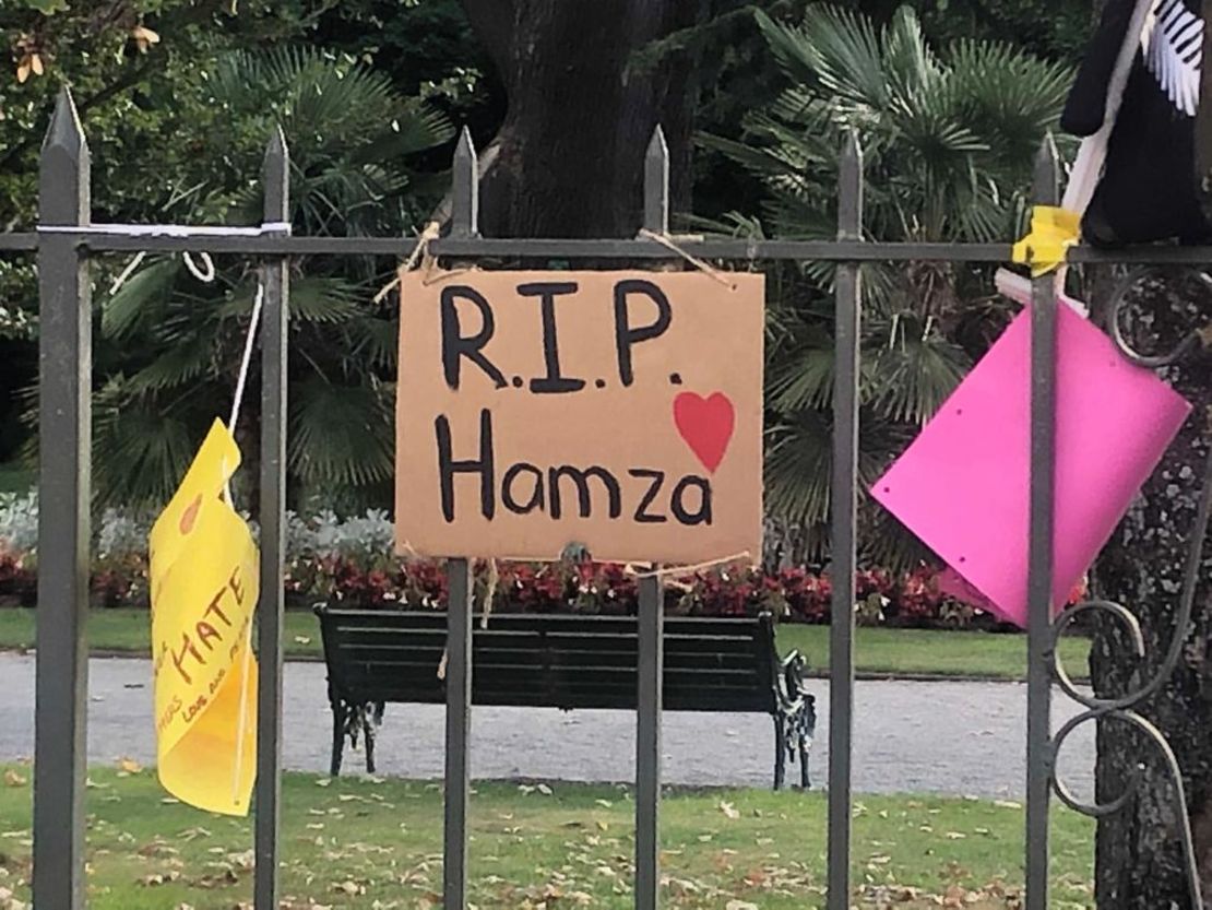 Flowers and signs have been laid at memorial sites around the city for victims who were killed in last Friday's attacks in Christchurch, New Zealand. 
 
