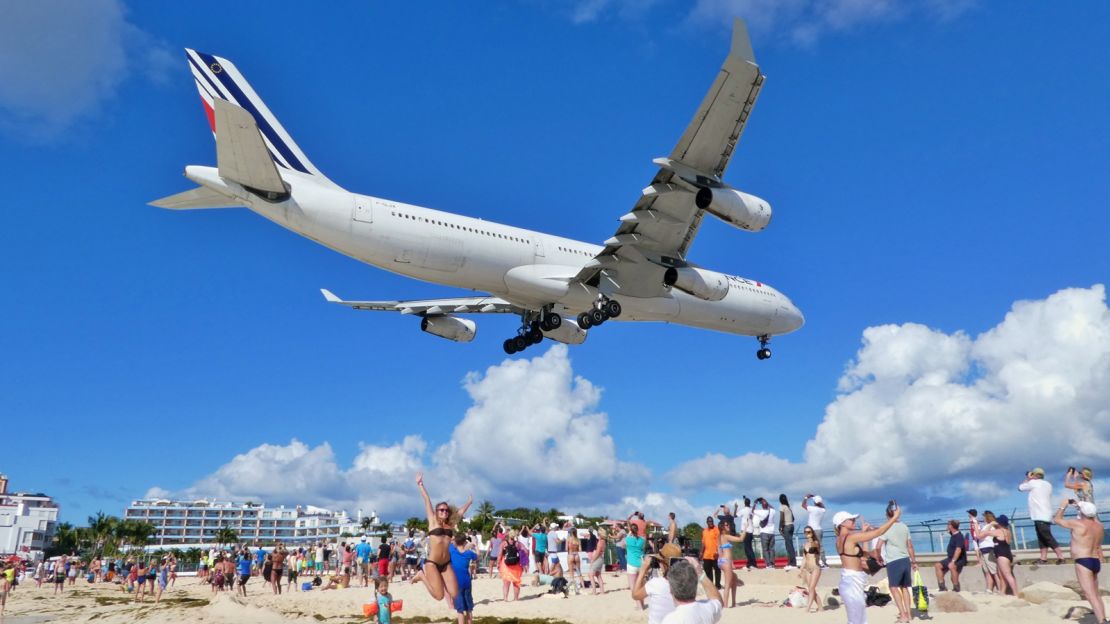 The descent to Princess Juliana International Airport in St. Maarten also featured in the top 10.