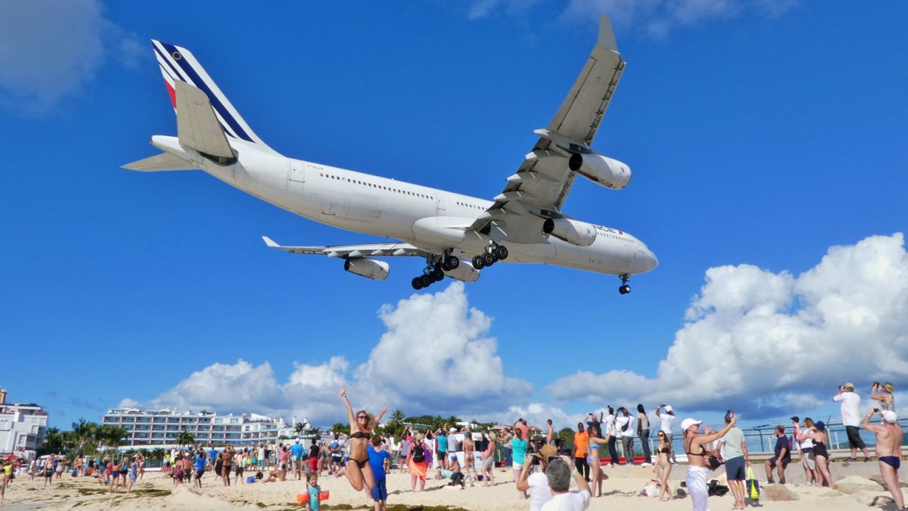 The descent to Princess Juliana International Airport in St. Maarten also featured in the top 10.