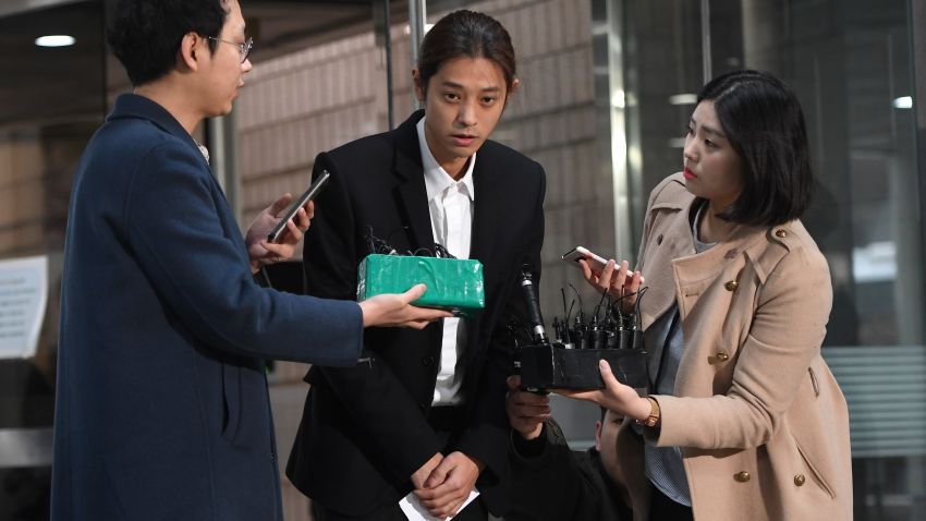 K-pop star Jung Joon-young (C) arrives to attend a hearing on his arrest warrant at the Seoul central district court in Seoul on March 21, 2019. - South Korean police on March 18 sought an arrest warrant for the K-pop star accused of filming and distributing illicit sex videos in a burgeoning scandal that has rocked the country's music industry. (Photo by JUNG Yeon-Je / AFP)        (Photo credit should read JUNG YEON-JE/AFP/Getty Images)