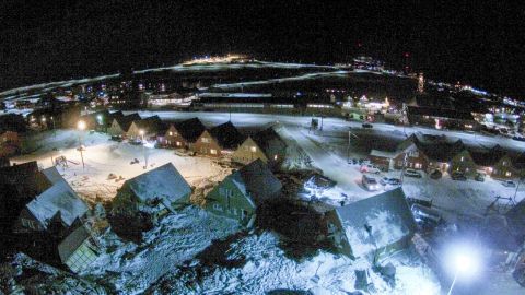A drone captured the aftermath of the avalanche that hit Longyearbyen in 2015.