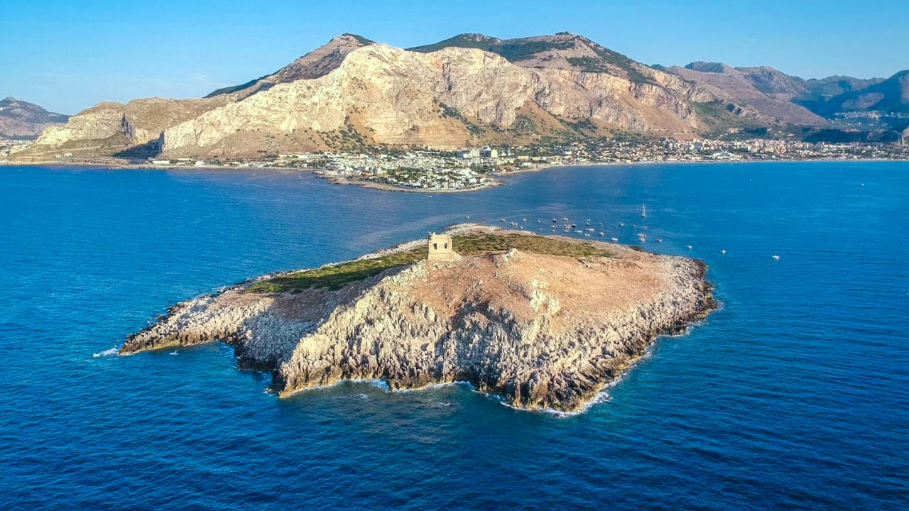 Locals call the island "l'isolotto," the baby isle.