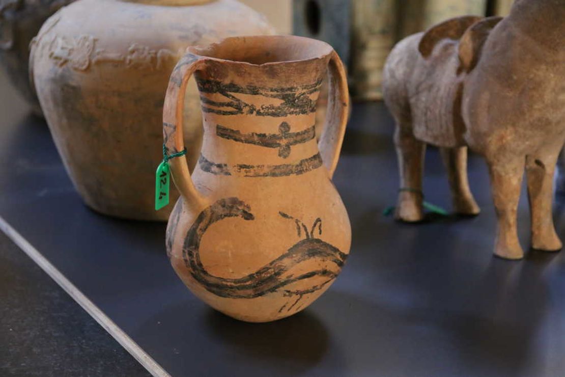 The items have been found to resemble those uncovered during archaeological excavations in provinces around China, including Gansu, Qinghai and Sichuan.