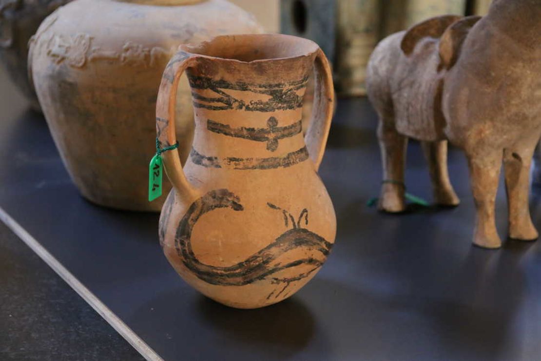 The items have been found to resemble those uncovered during archaeological excavations in provinces around China, including Gansu, Qinghai and Sichuan. 