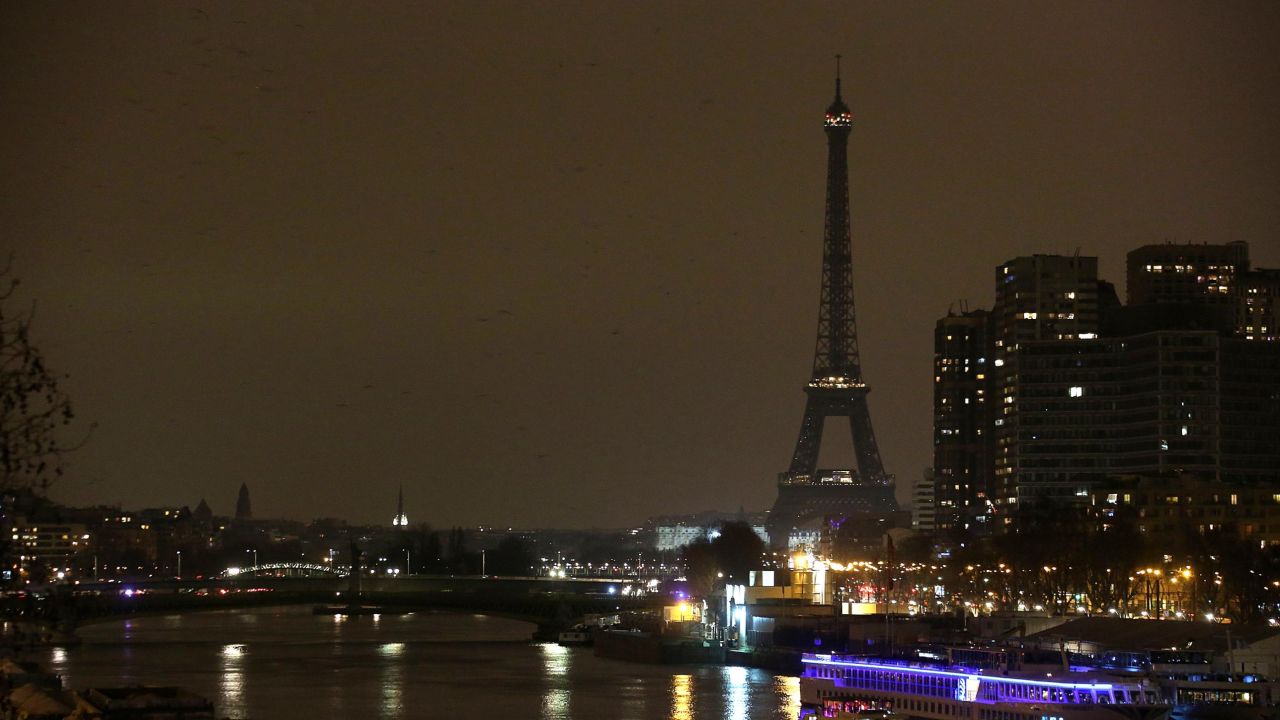 The Eiffel Tower in Paris loses its glow during the 2016 Earth Hour.