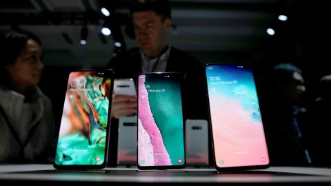 Samsung's warning highlighted the difficulties the smartphone industry and its supply chain are experiencing.