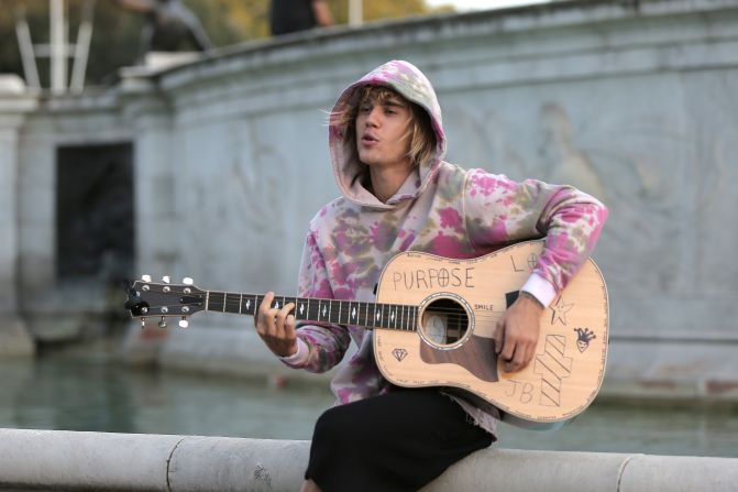 Bieber plays a guitar outside Buckingham Palace in London in September 2018. <a href="index.php?page=&url=https%3A%2F%2Fwww.cnn.com%2F2018%2F09%2F19%2Fentertainment%2Fjustin-bieber-hailey-baldwin-london-surprise-trip-intl%2Findex.html" target="_blank">The unexpected performance</a> came while Bieber and Baldwin were out sightseeing. A small crowd gathered to watch his short acoustic set.