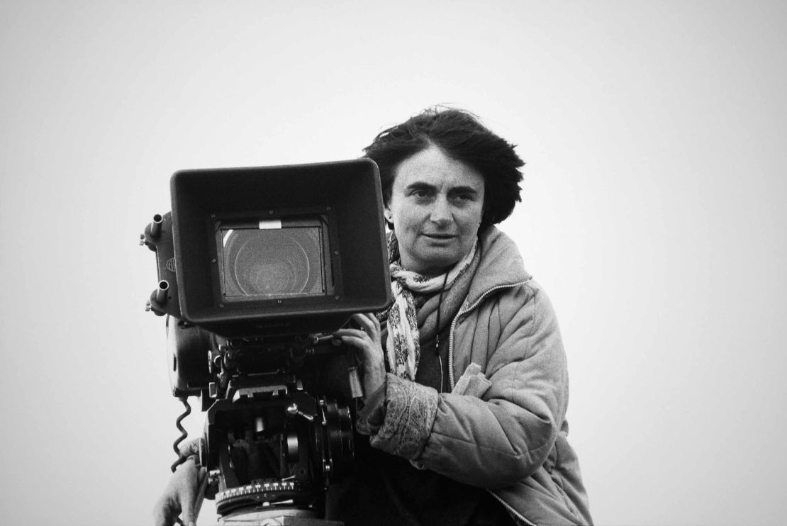 Agnès Varda behind her camera during the filming of "Vagabond" in 1985.