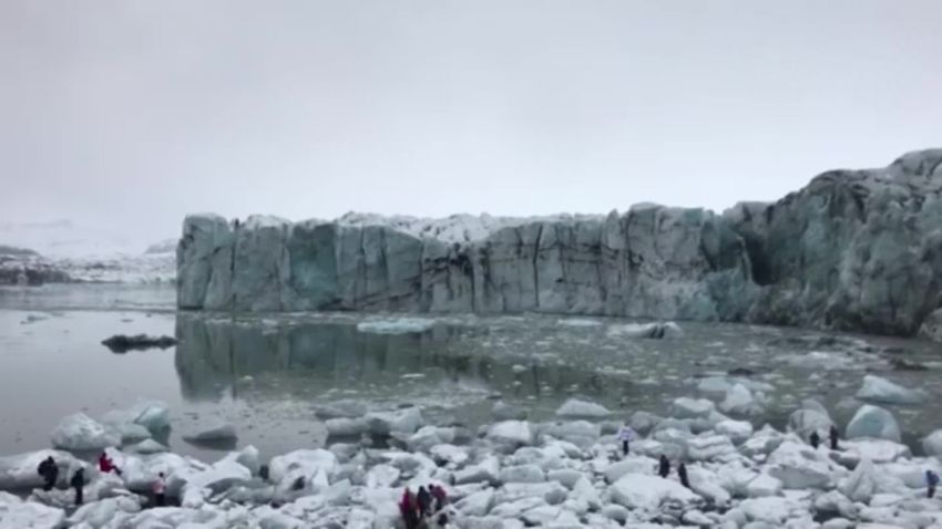 Glacier breaks in iceland scrambling tourists lc orig_00000000.jpg