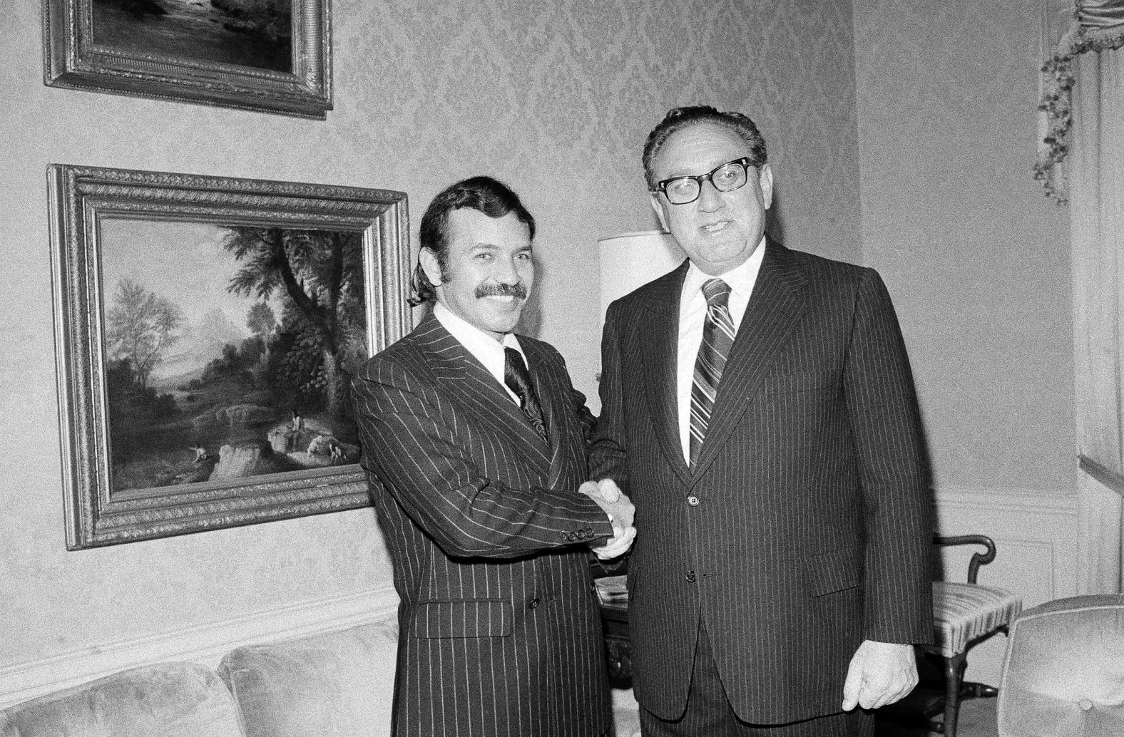 Bouteflika meets with US Secretary of State Henry Kissinger at a hotel in New York in October 1975.