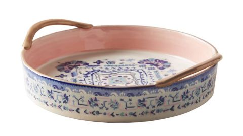 <strong>Anthropologie Lilia Pie Dish ($42; </strong><a href="https://click.linksynergy.com/deeplink?id=Fr/49/7rhGg&mid=1237&u1=0403mothersdaygiftsnordstrom&murl=https%3A%2F%2Fshop.nordstrom.com%2Fs%2Fanthropologie-lilia-pie-dish%2F5100829" target="_blank" target="_blank"><strong>nordstrom.com</strong></a><strong>)</strong><br />