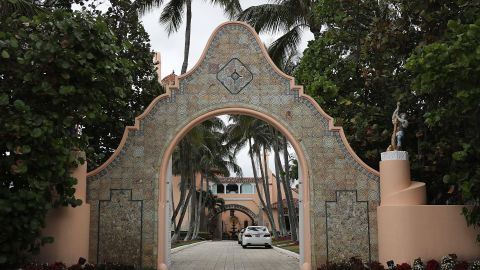 An entranceway to President Donald Trump's Mar-a-Lago resort is seen on April 03, 2019 in West Palm Beach, Florida. (Photo by Joe Raedle/Getty Images)