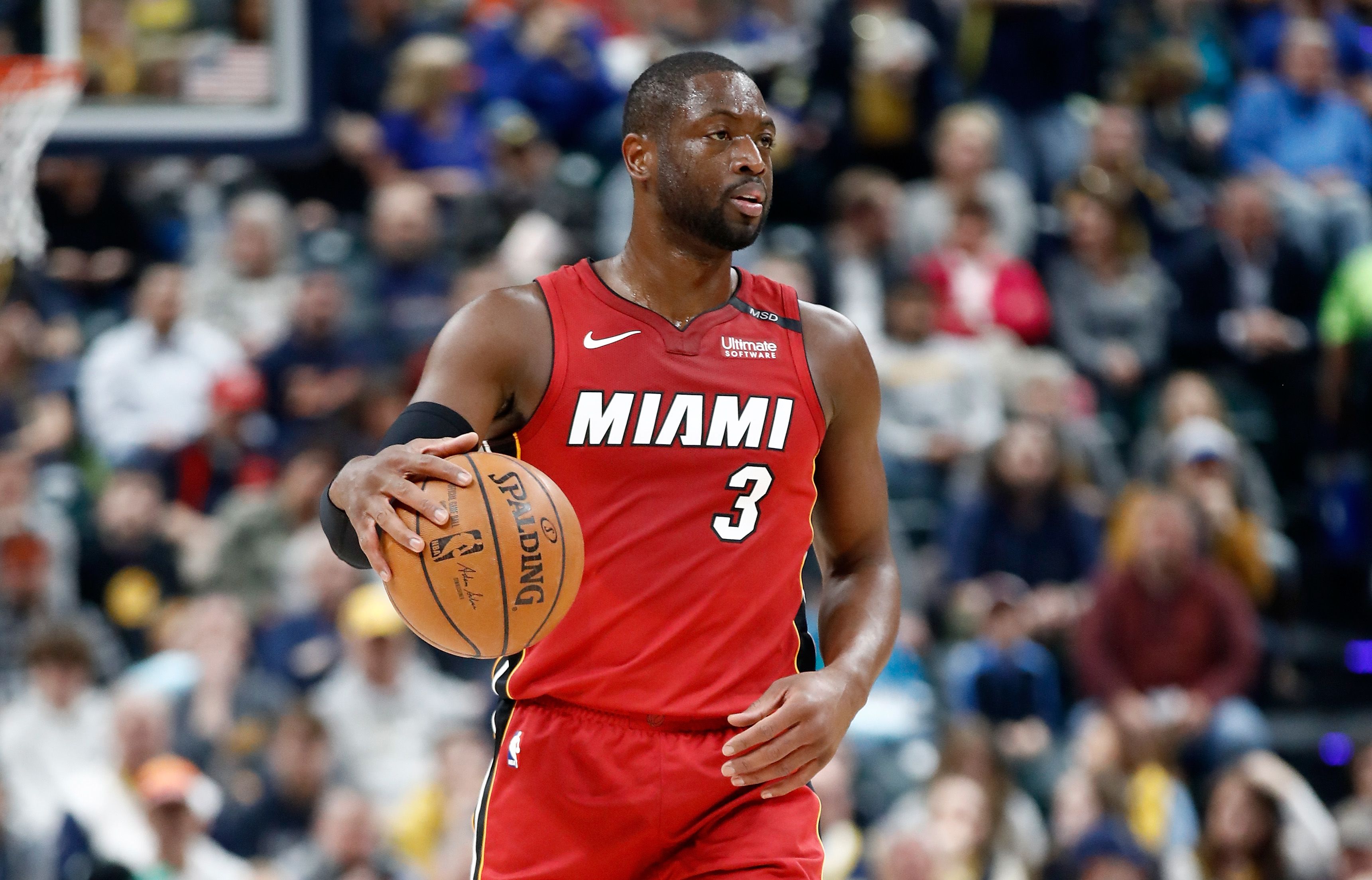 Is it just me or does Dwyane Wade now look more like an NFL player? : r/nba