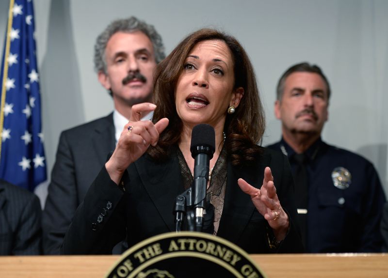 Sen. Kamala Harris discusses owning a firearm 'I was a career(04)