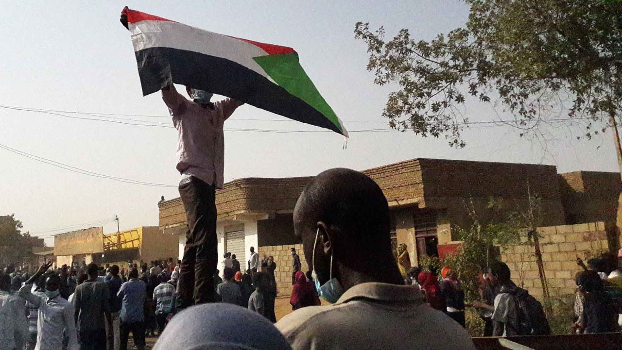A Sudanese protester waves a national flag during an anti-government demonstration in the capital Khartoum's twin city of Omdurman on January 31, 2019. - Sudanese police fired tear gas at crowds of demonstrators in the capital and other cities today, witnesses said, as fresh protests demanded an end to President Omar al-Bashir's three-decade rule.
Chanting "freedom, peace, justice", the rallying cry of the protest movement that has rocked Sudan for weeks, demonstrators took to the streets in both Khartoum and Omdurman. (Photo by STRINGER / AFP)        (Photo credit should read STRINGER/AFP/Getty Images)