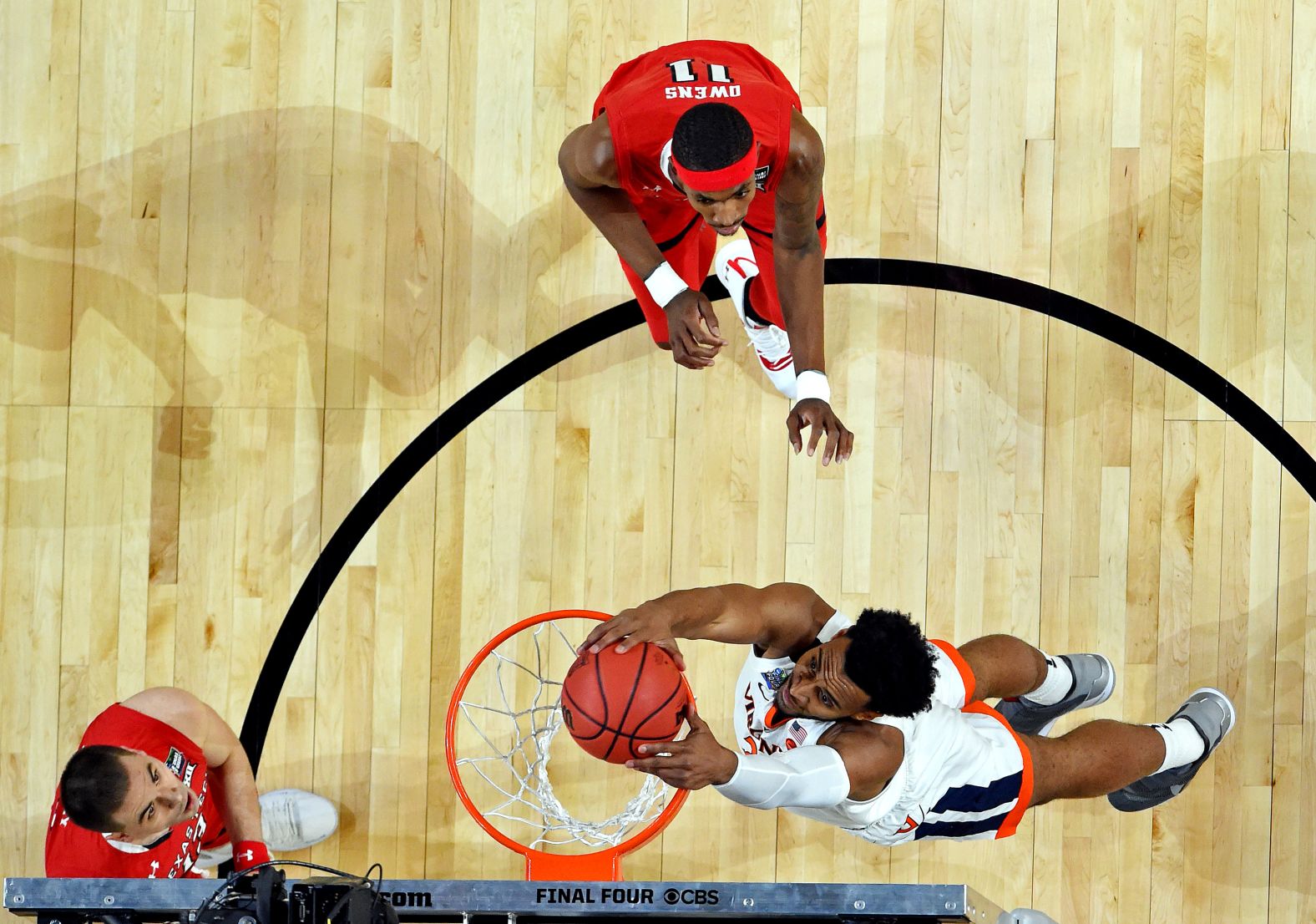 Key throws down a dunk in the first half.
