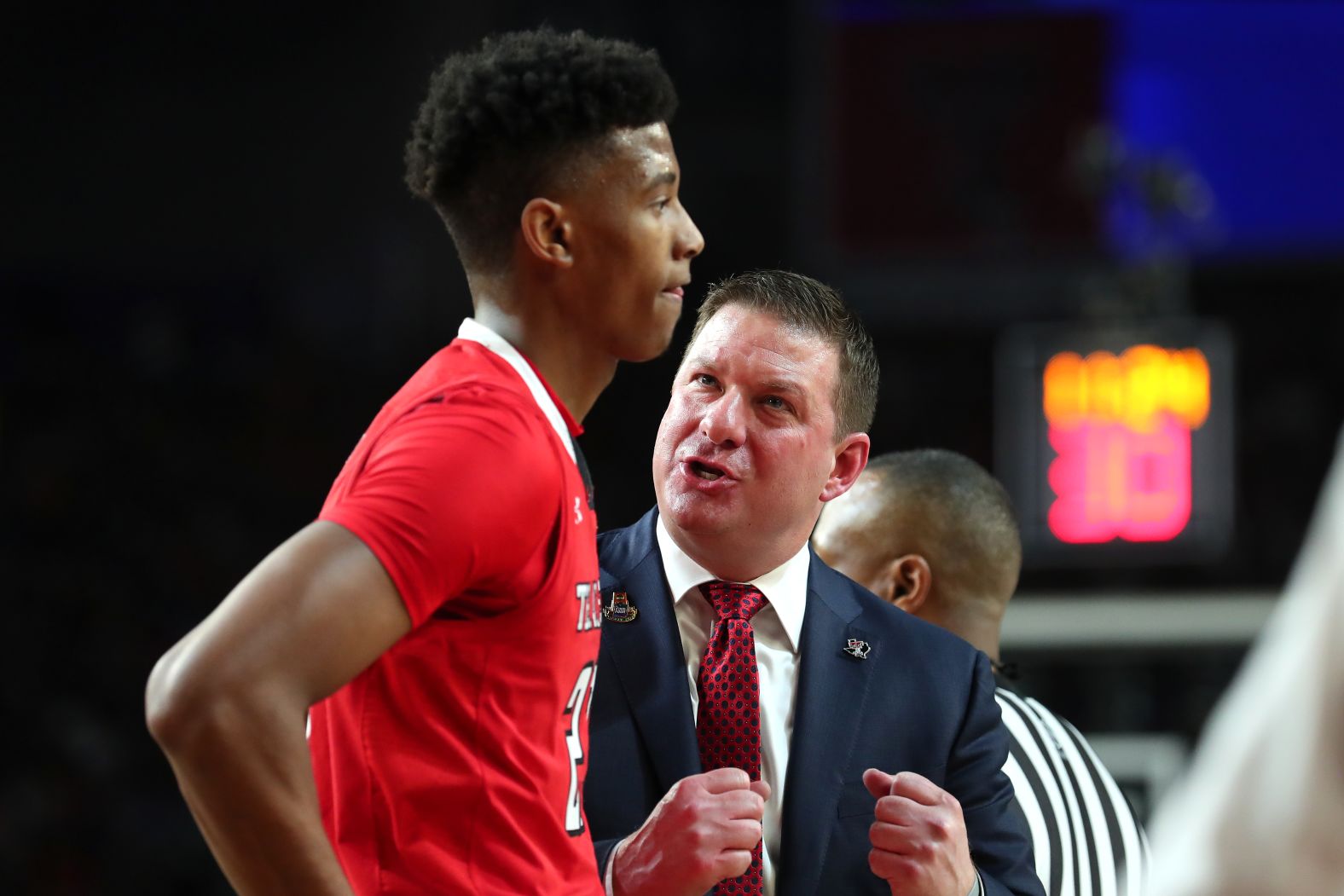 Texas Tech head coach Chris Beard talks to Culver during the first half.