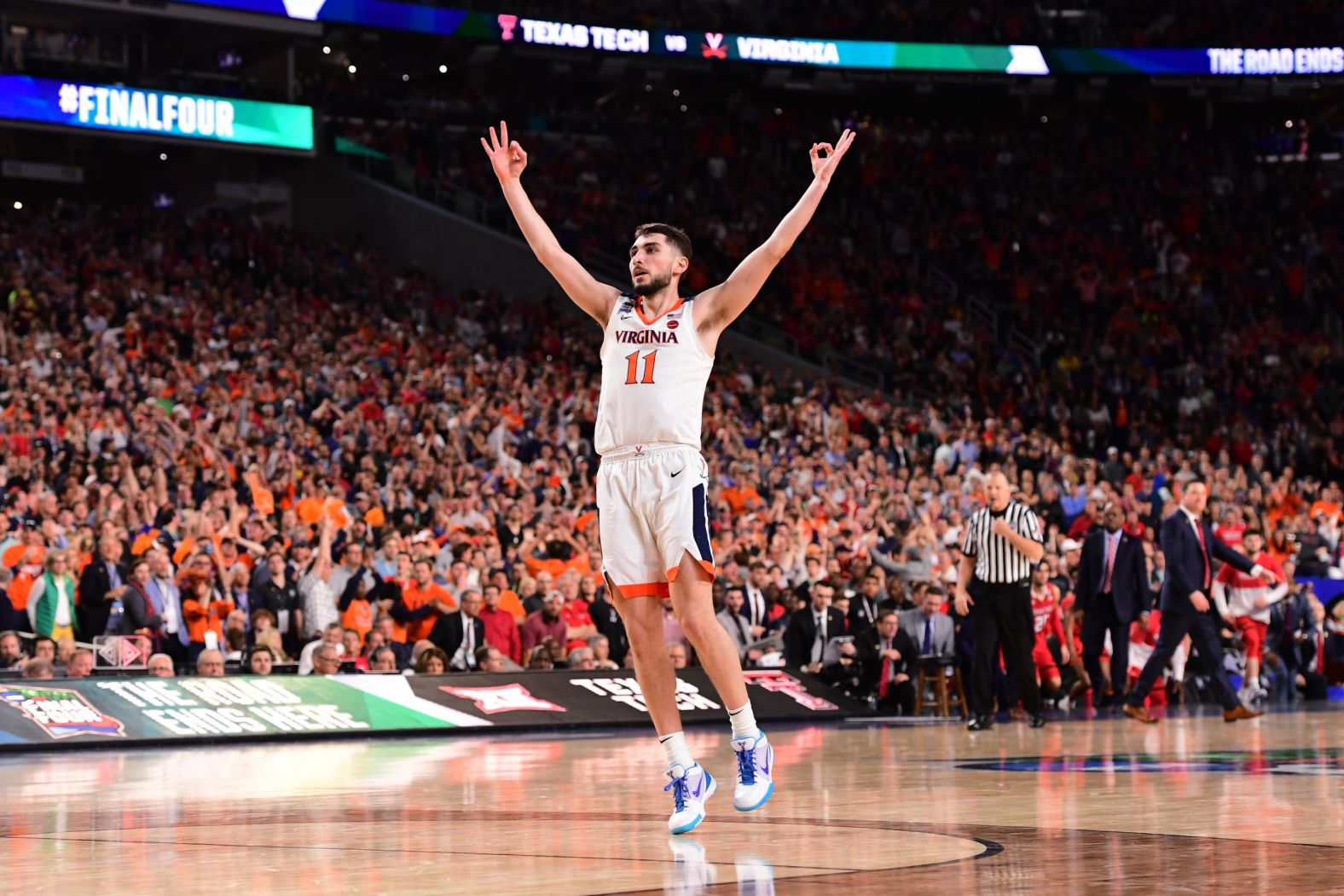 Jerome reacts after hitting a 3-pointer to end the first half. Virginia led 32-29 at the half.