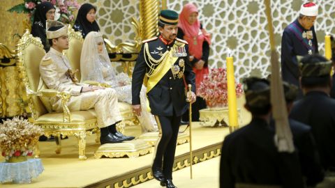 Brunei's Sultan Hassanal Bolkiah (center) returns after blessing to the royal couple Princess Hajah Hafizah Sururul Bolkiah and her groom Pengiran Haji Muhammad Ruzaini (left) at the end of the sitting-in-state on royal dais ceremony at Istana Nurul Iman in Brunei's capital Bandar Seri Begawan on September 23, 2012.  