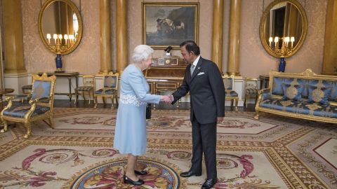 Britain's Queen Elizabeth II meets the sultan of Brunei at Buckingham Palace in 2017.