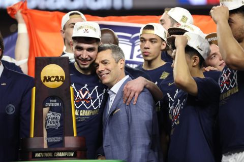 Virginia head coach Tony Bennett rests his head on point guard Ty Jerome during the trophy presentation.