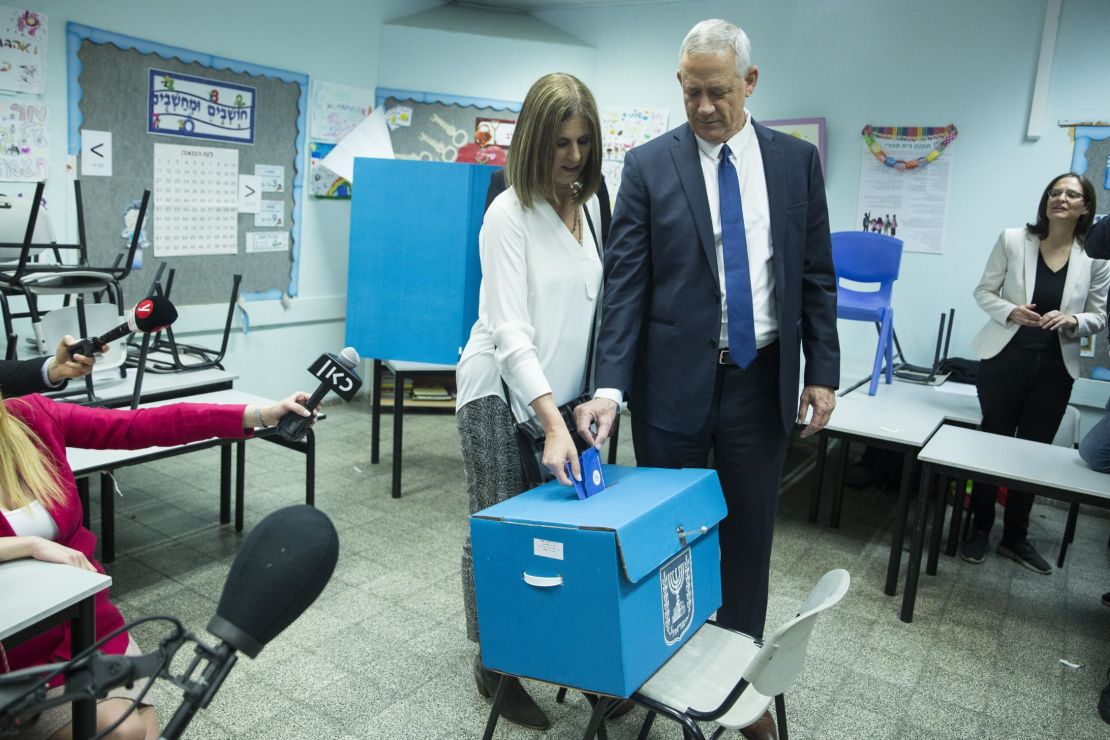 Benny Gantz and his wife, Revital, cast thier ballot at a polling station in Rosh Ha'ayin.