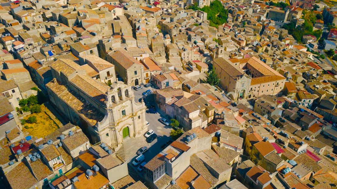 Many houses in Mussomeli's historic center have been abandoned.