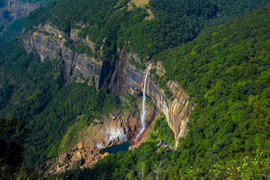 <strong>Nohkalikai Falls: </strong>Located in eastern India, Nohkalikai is the highest waterfall in India, rising an estimated 1,110 feet.