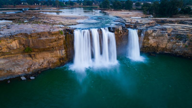 <strong>Chitrakot Falls: </strong>Stretching across 980 feet, Chitrakot is considered the widest waterfall in India. 