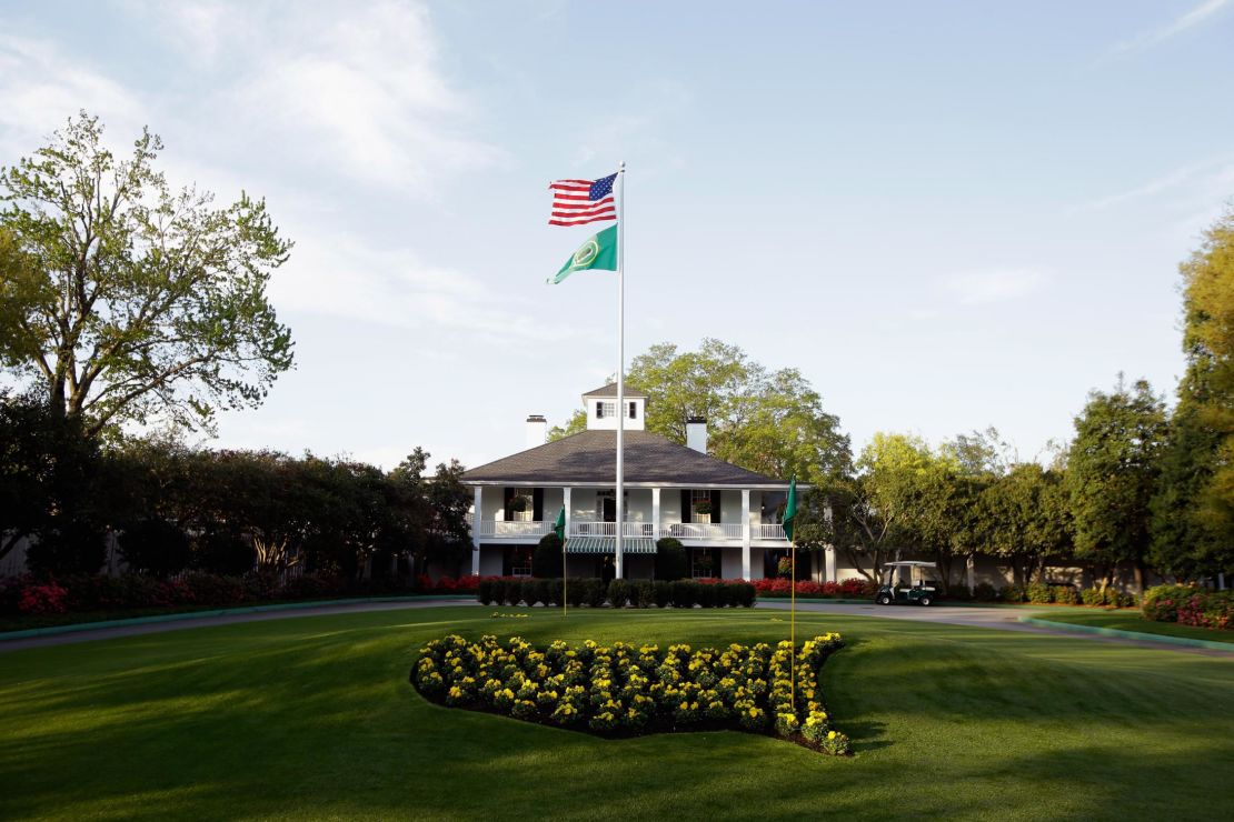 Patrons can get their photos taken in front of the Augusta National club house.