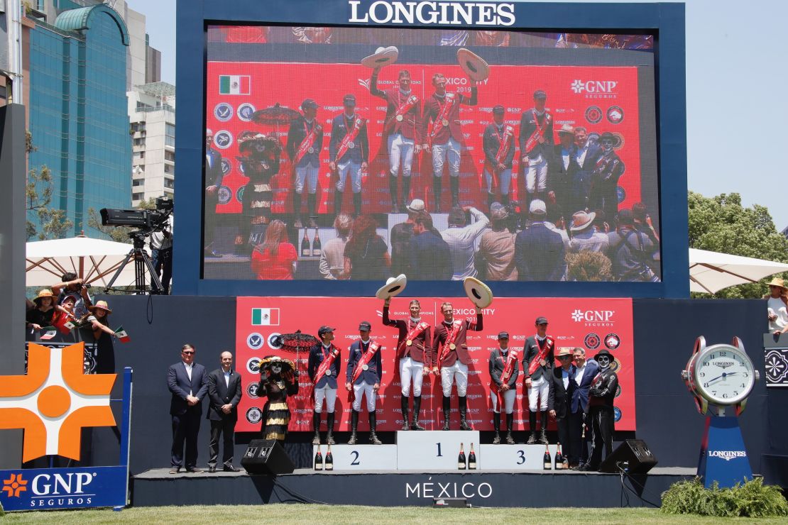 The Shanghai Swans on the top of the podium in Mexico City.