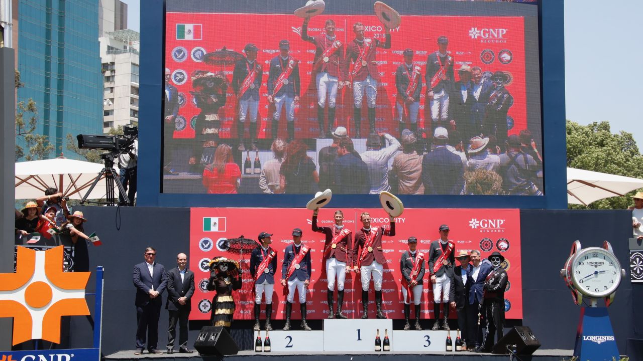 The Shanghai Swans on the top of the podium in Mexico City.