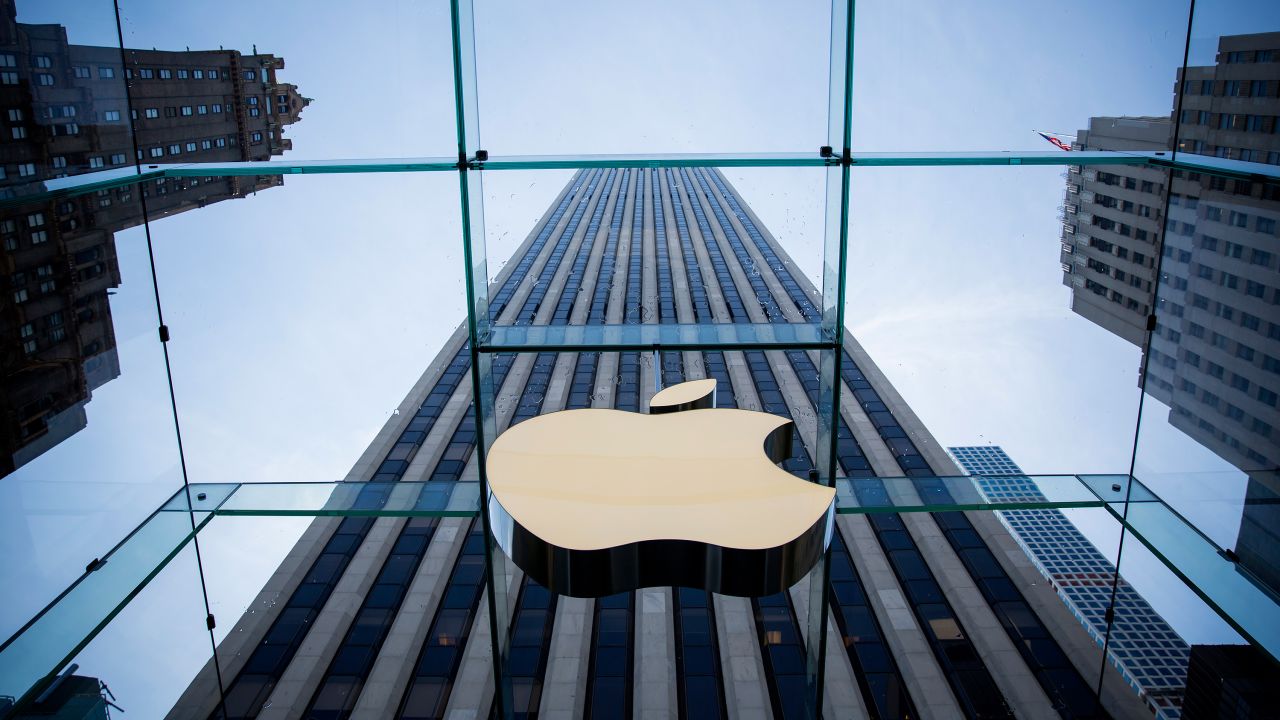 NEW YORK, NY - JUNE 17:  The Apple logo is displayed at the Apple Store June 17, 2015 on Fifth Avenue in New York City. The company began selling the watch in stores Wednesday with their reserve and pick up service. Previously the product could only be ordered online. (Photo by Eric Thayer/Getty Images)