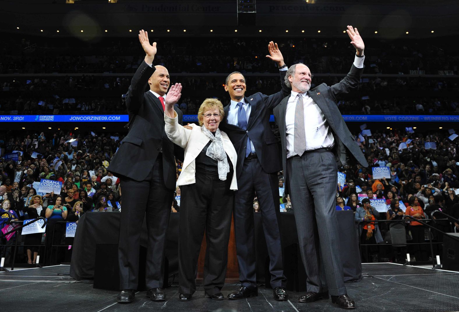 From left, Booker, Lt. Gov. candidate Loretta Weinberg, US President Barack Obama and New Jersey Gov. Jon Corzine wave at a gubernatorial campaign rally in November 2009.