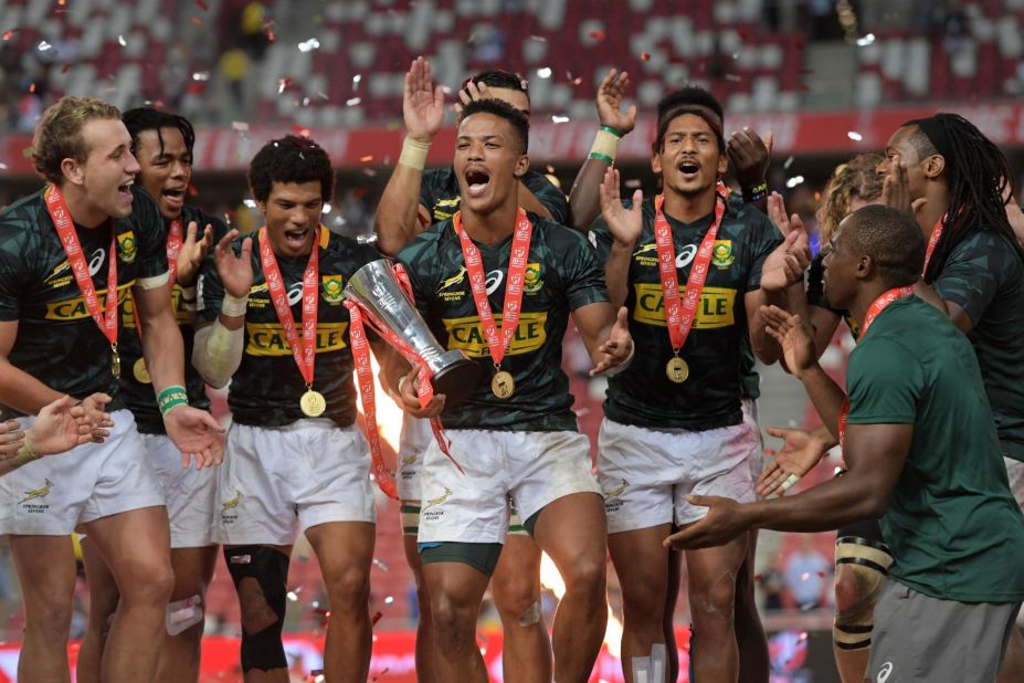 South Africa recorded a remarkable comeback in Singapore to defeat Fiji 20-19 having trailed 19-0 in the final.  