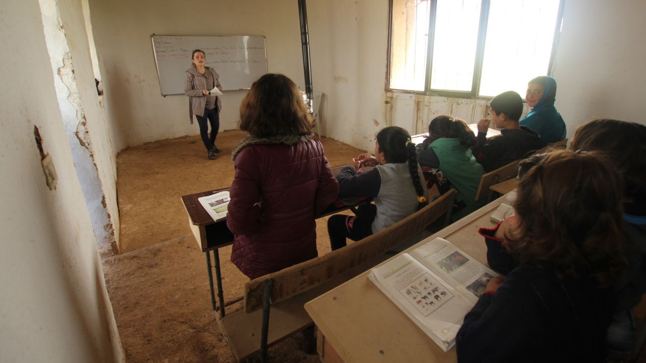 The children of Jinwar attend the village school. When the children become adults, they can continue their education outside the village.