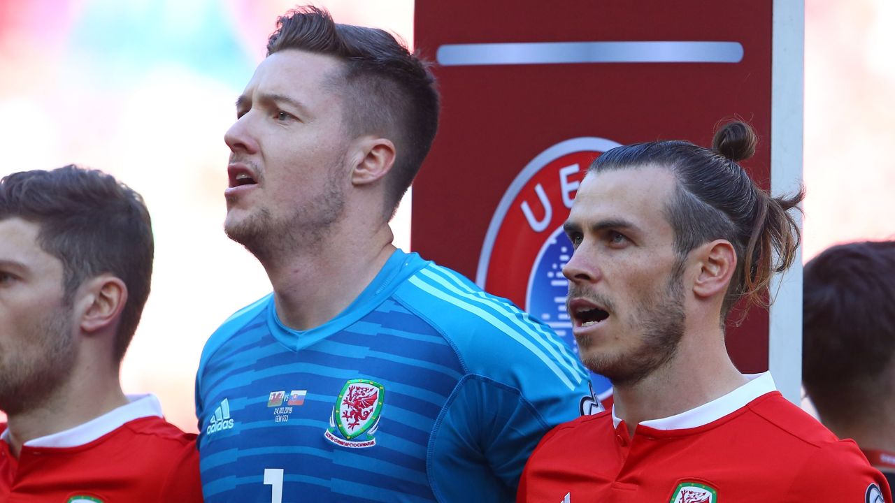 Hennessey with Wales teammate Gareth Bale.