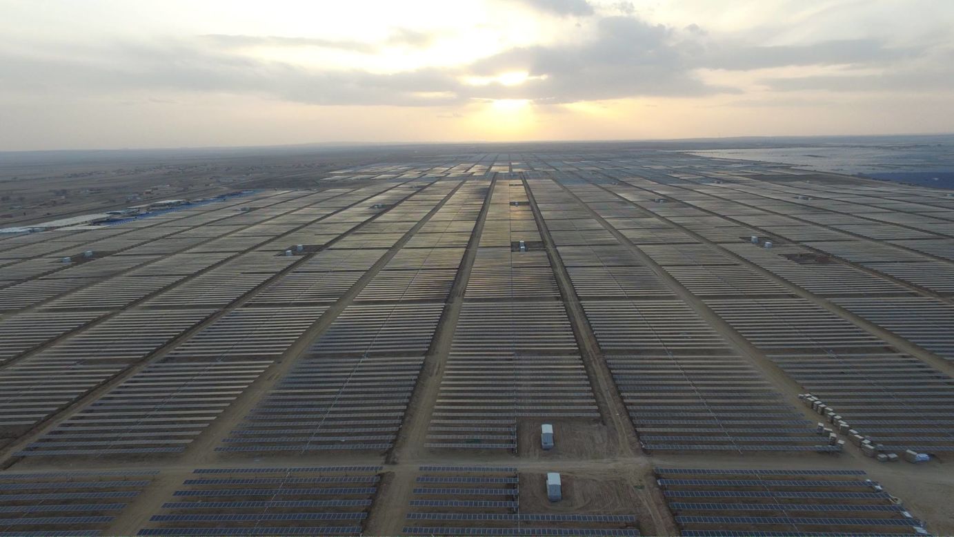Built with Huawei Technologies solar know-how, the Yanchi Ningxia Solar Park has a <a href="http://solar.huawei.com/pt-BR/download?p=%2F~%2Fmedia%2FSolar%2Fattachment%2Fpdf%2Fla%2Fservice%2Fcommercial%2Fproduct%2Fdatasheet%2FFusionSolar-Catalogue-EN.pdf" target="_blank" target="_blank">1,000-megawatt capacity</a> and was the largest single photovoltaic plant in the world when it opened in 2016, according to the IEEFA.