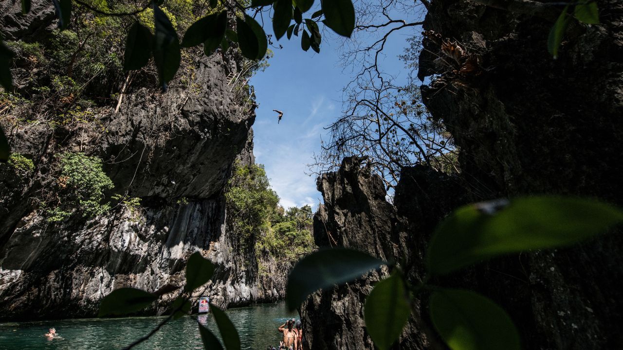 <strong>El Nido, Philippines:</strong> El Nido offers access to the limestone peaks of the Bacuit Archipelago, as well as some of the world's most beautiful beaches and captivating dive sites. 