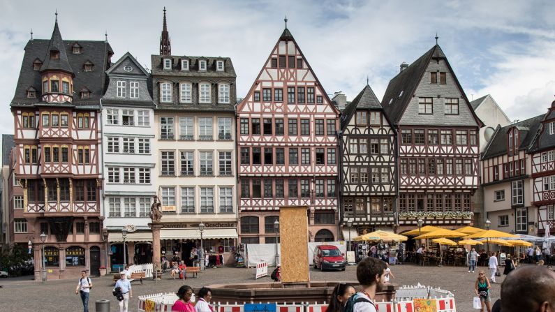 <strong>Römerberg:</strong> If you're looking for classic German architecture vs. modern skylines, head to Frankfurt's beloved central square. People have been gathering at this spot since the ninth century.