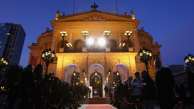 <strong>Alte Oper:</strong> This classic opera house was heavily damaged in World War II and was not rebuilt and reopened until 1981. Come here for a grand night of culture or take a guided tour for a look behind the scenes.