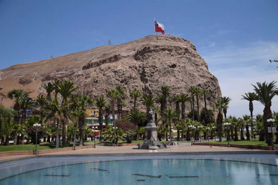 <strong>El Morro. </strong>El Morro is a 455-foot (139m) flat-topped hill that looms above the city of Arica. Many of the most elaborate mummies were found on its slopes.