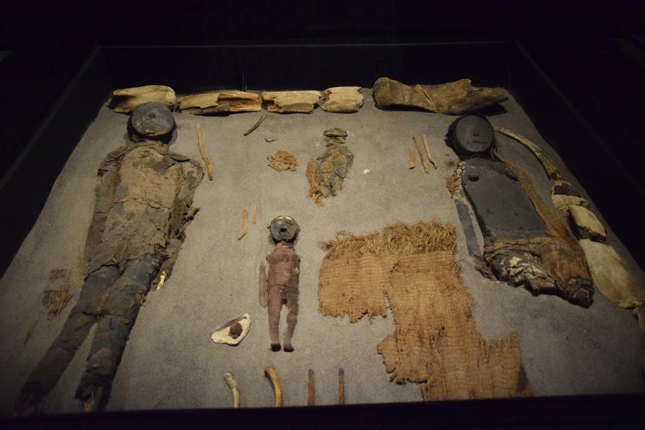 <strong>A deadly desert environment. </strong>Mummification began with fetuses and children before progressing over the years to include adults, too. Physical anthropologist Bernardo Arriaza surmises that this may be due to high infant mortality in the arsenic-rich desert in which the Chinchorro lived.