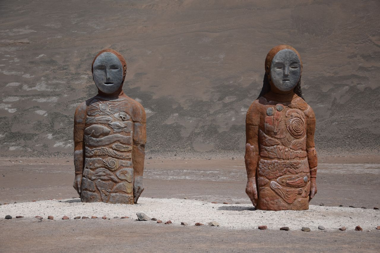 <strong>Art in the desert.</strong> Sculptures from local artists Paola Pimentel and Johnny Vásquez line the road between Arica and Caleta Camarones, linking the two pillars of a proposed World Heritage Site.