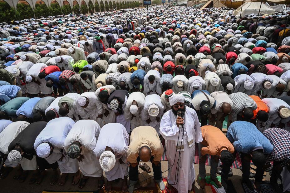 Demonstrators attend Friday prayers outside the army headquarters on April 19.