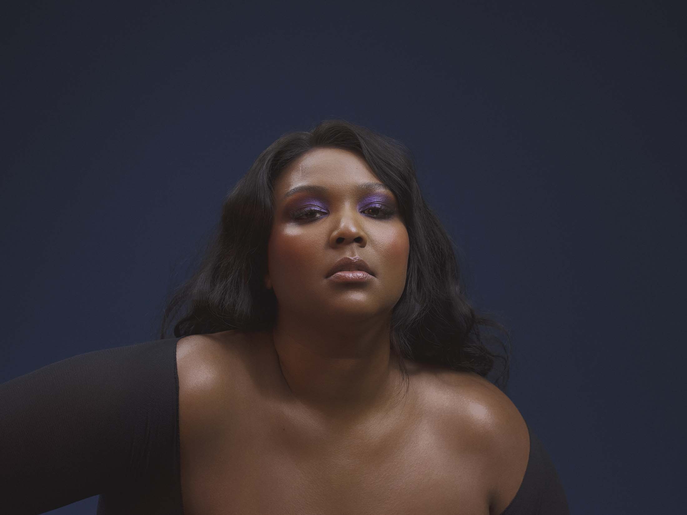 Lizzo Clocks AMAs Fashion With The Smallest Bag You've Ever Seen - Grazia