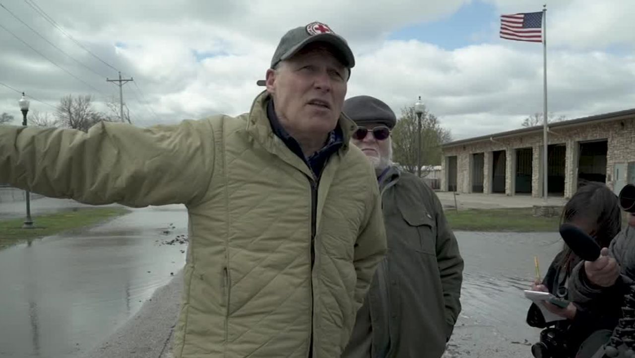 Jay Inslee tours Iowa