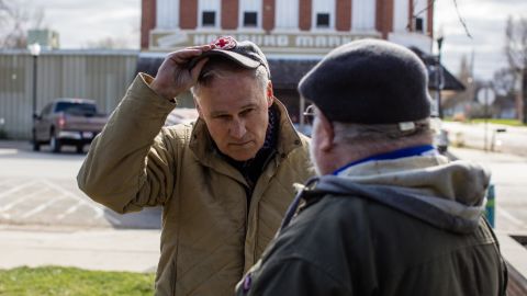 Gov. Jay Inslee talks with a resident of Hamburg as he campaigns for the Democratic nomination for President.