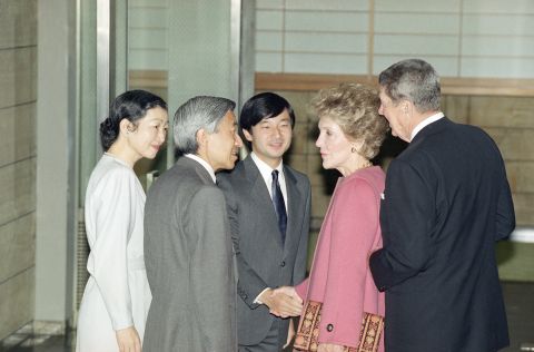 Naruhito and his parents welcome former US President Ronald Reagan and first lady Nancy Reagan in 1989.