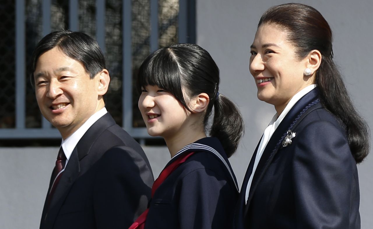 Princess Aiko and her parents attend her graduation ceremony at the Gakushuin Primary School in March 2014.